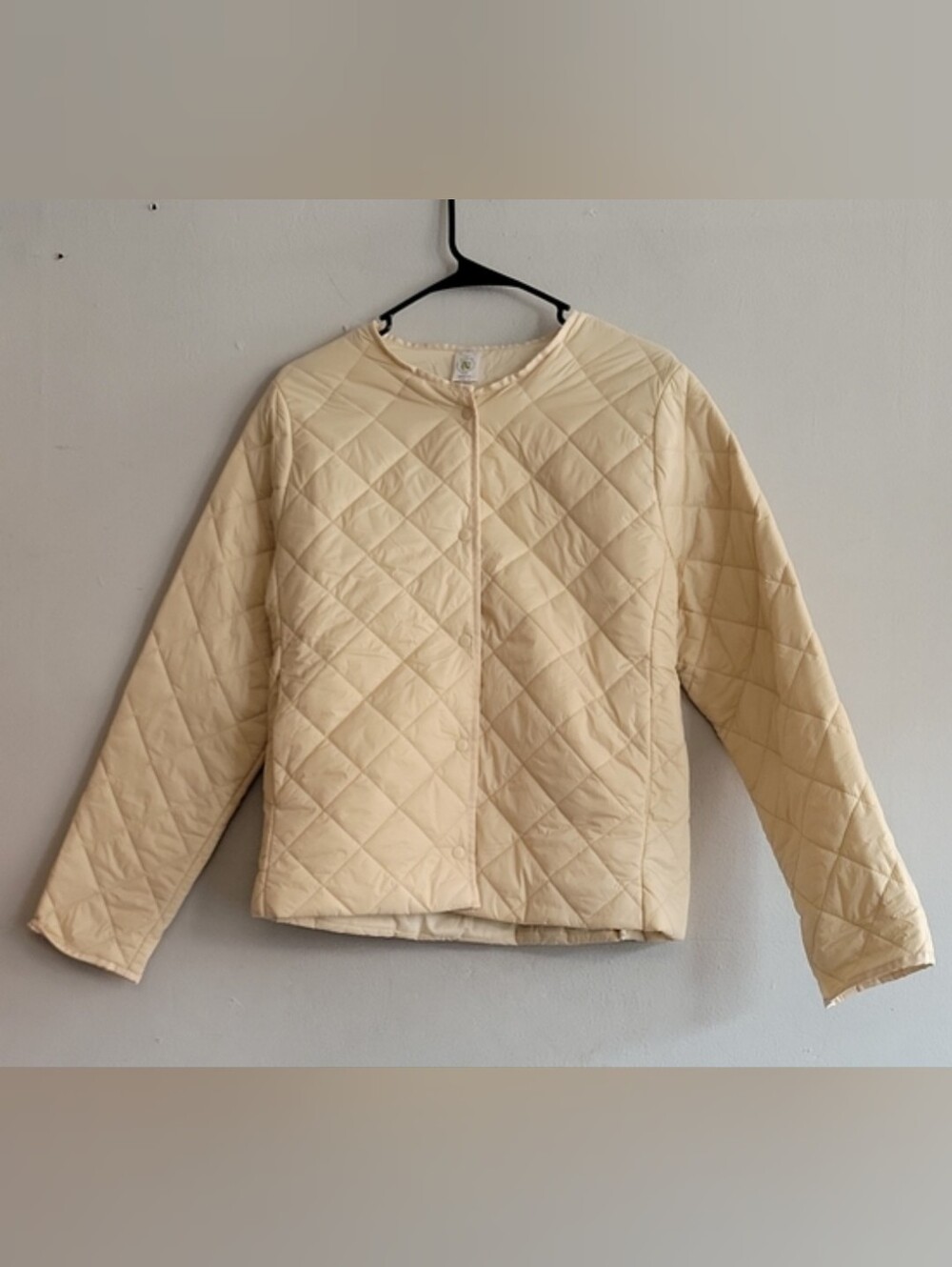 Women's medium tan/cream quilted lightweight snap-up jacket